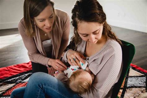 选择催乳师学校专业培训：为母乳喂养之路做好准备