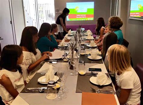 修齐礼仪培训:为孩子塑造美好未来