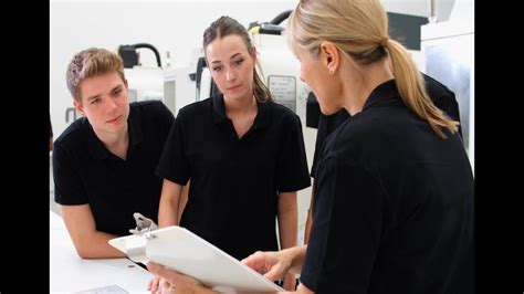 八大员报名要求：开启您的专业之路