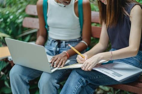 西班牙语培训班：为何选择它们对学员和家长来说至关重要