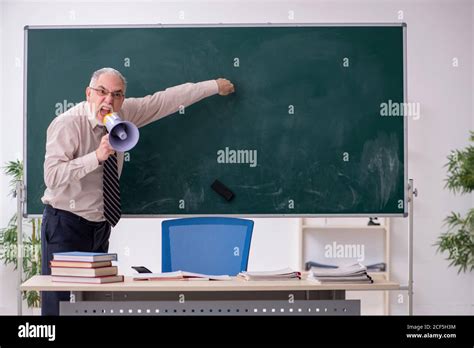 经验丰富的教师 教室