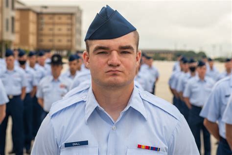 青少年军事训练