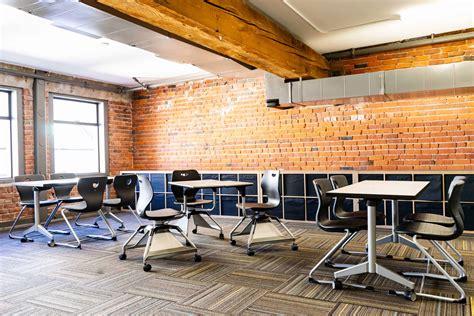 现代化教室内部