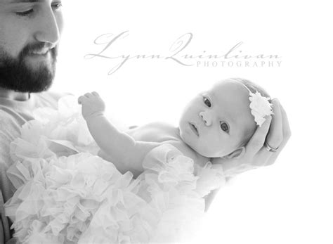 给肚子里的宝宝读书