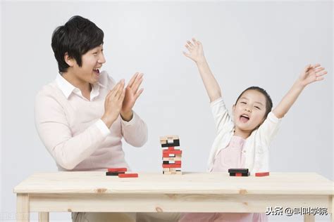 家长安慰和鼓励孩子