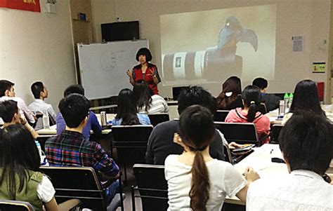 选择合适的摄影培训学校：家长和学员的指南