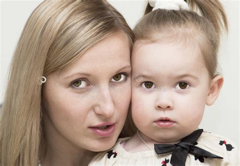 如何将思政教育融入母婴护理课程:家长和学员的指南