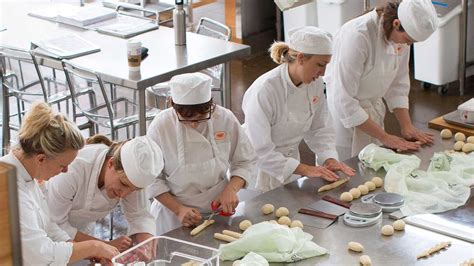 选择甜品培训学校:家长和学员必读指南