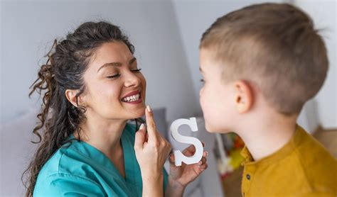 选择口吃矫正机构：了解费用与服务