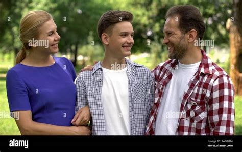 满意的家长和成功的学生故事