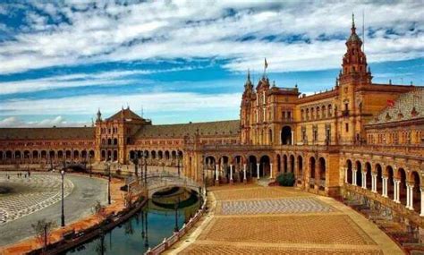 西班牙留学机构排名榜:选择服务为未来铺路