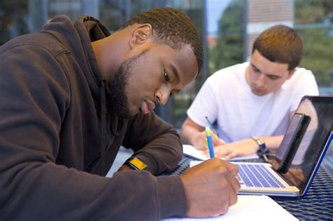 大三会计专业学生必修课程：为未来职业生涯打下坚实基础