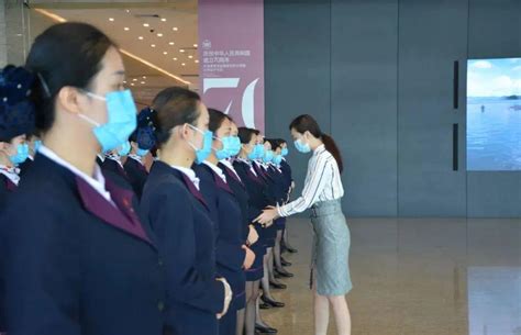 塑造优雅形象：掌握形体礼仪培训的关键内容