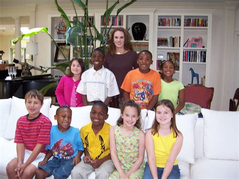 提升孩子的自信与风度：探索形体礼仪课程的重要性与招生信息