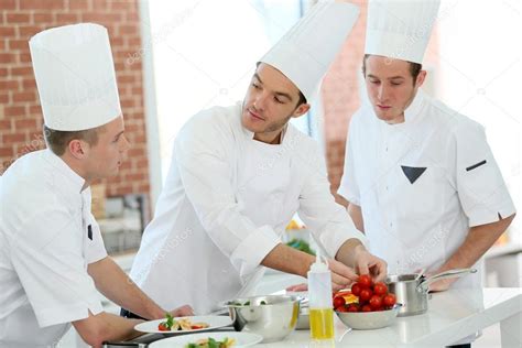如何做餐饮培训：提升技能，保障食品安全
