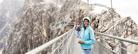 如何通过2+2本科项目成功出国留学：家长和学生指南