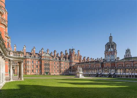 英国本科国际大一新生指南：适应、学习与生活全攻略