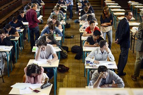 了解2+2大学国际班：为学生和家长提供的全面指南