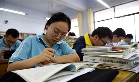 高考后出国留学全攻略：步骤与策略解析