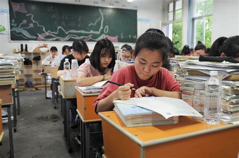 高考后出国留学全攻略：家长和学生必读指南